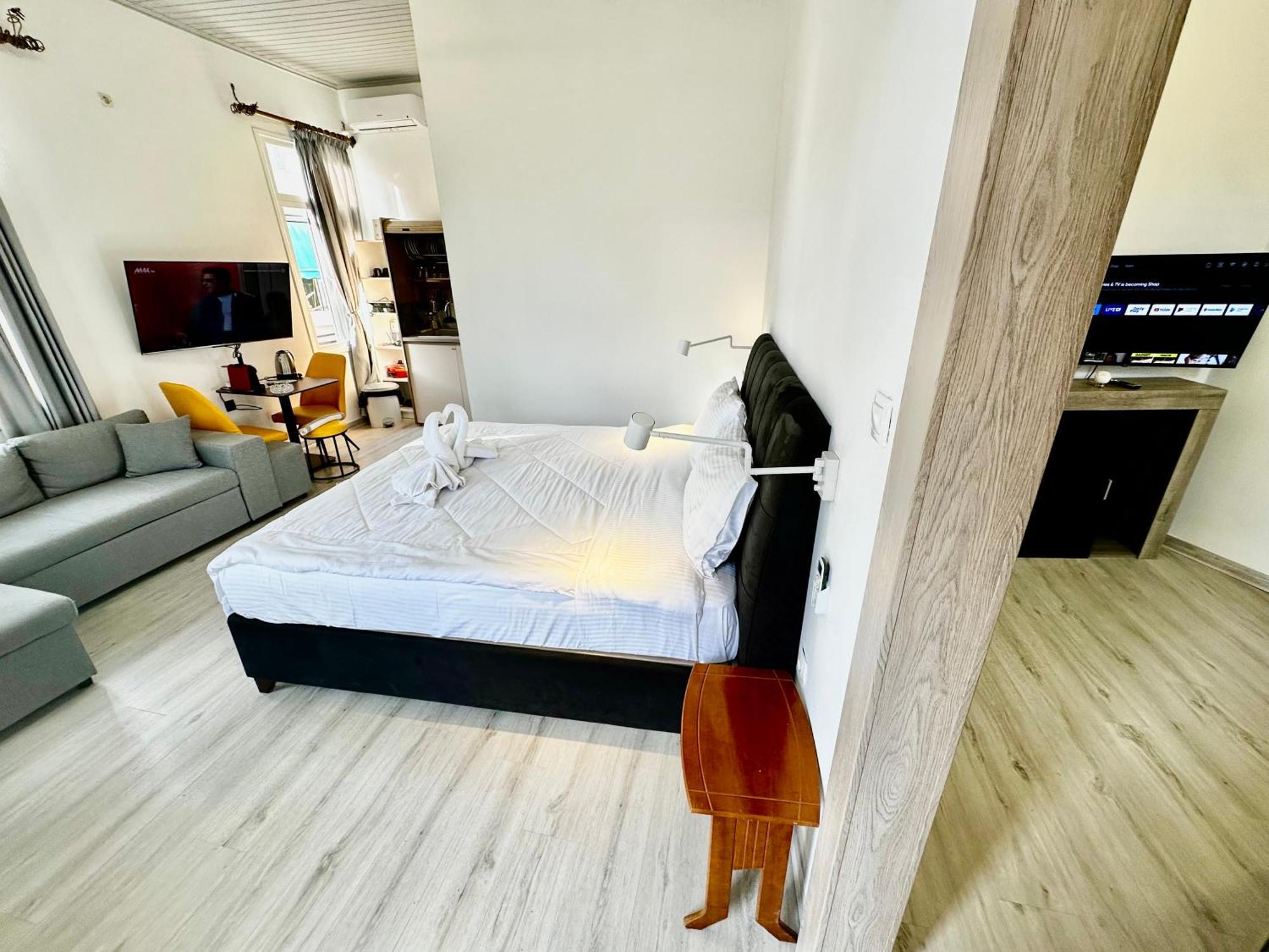 Travelers Luxury Suites, Studios & Apartments Corfu  Kültér fotó
